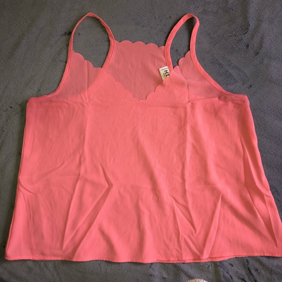 Peach Scalloped V-Neck Tank - Picture 1 of 3